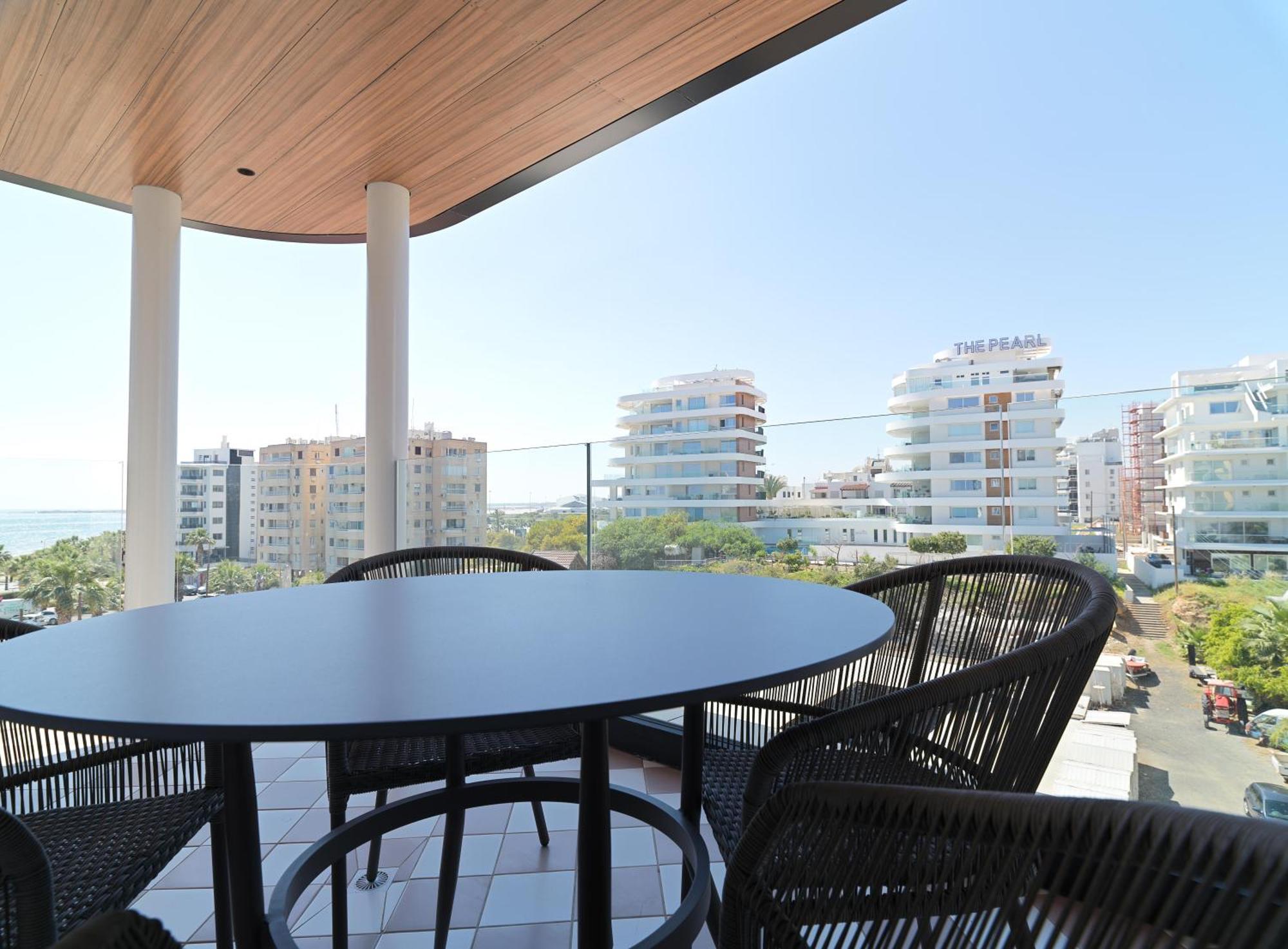 Liv Mackenzie Beach Suites Larnaca Adults Only Buitenkant foto